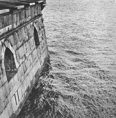 Берег Невы у Петропавловской крепости